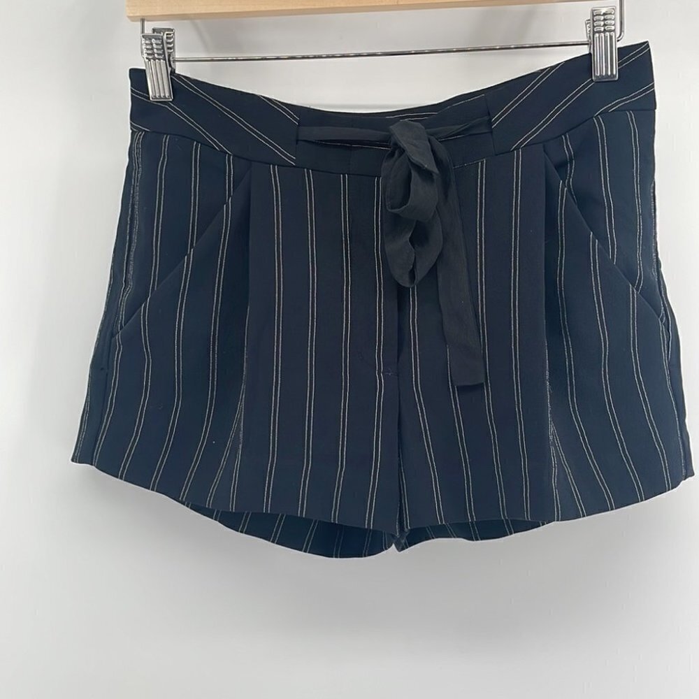 𝅺aritzia Wilfred pinstripe tie front shorts sz 2